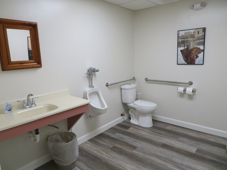 More Photos Of 100 Homestead Ave, Hillsboro Warehouse For Sale