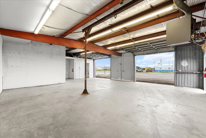 More Photos Of 230 Highway 146 S, Texas City Auto Dealership For Sale