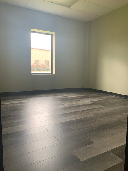 More Photos Of 175 Marvin A Smith Rd, Kilgore Warehouse For Lease