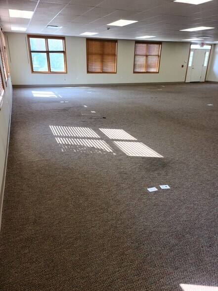 More Photos Of 16610 W 159th St, Lockport Office For Sale