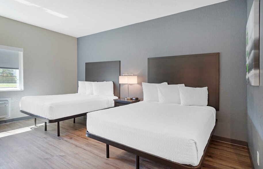 More Photos Of 7212 Eastpoint Blvd, Baytown Hotel For Sale