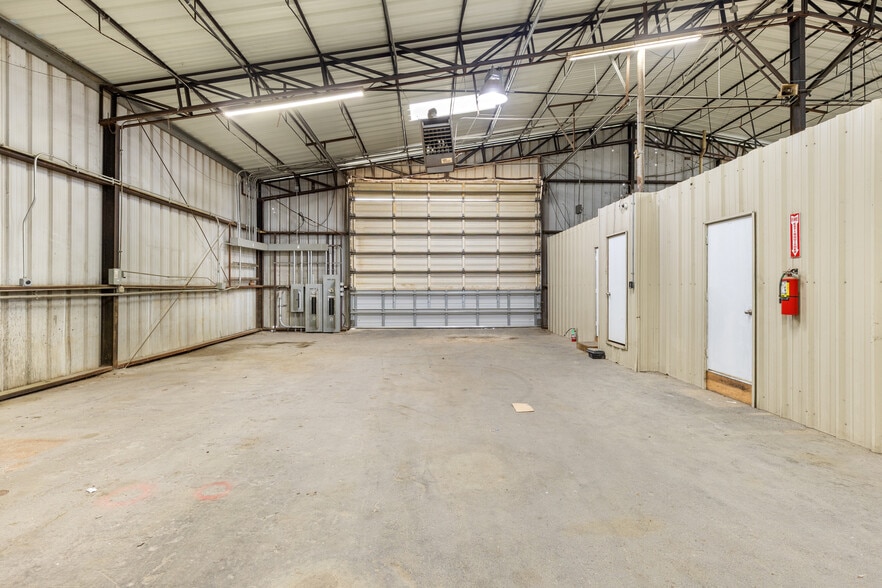 More Photos Of 5908-5912 Eden Dr, Fort Worth Warehouse For Sale