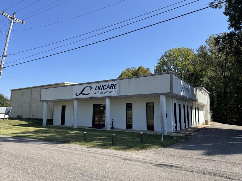 Primary Photo Of 149 N Railroad St, Selmer Industrial For Sale
