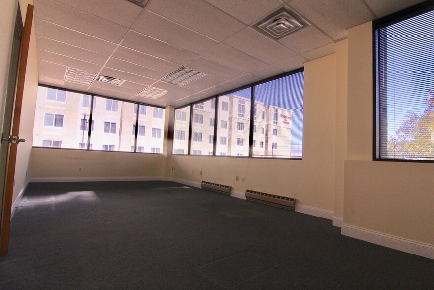 More Photos Of 3751 Island Ave, Philadelphia Office Residential For Lease