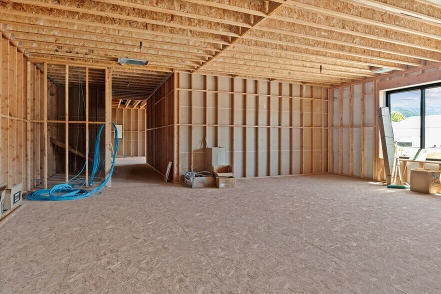 More Photos Of 3030 Lower Mill Dr, Hood River Industrial For Sale