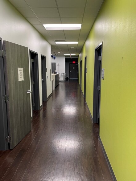 More Photos Of 3187 Paluxy Dr, Tyler Office For Sale