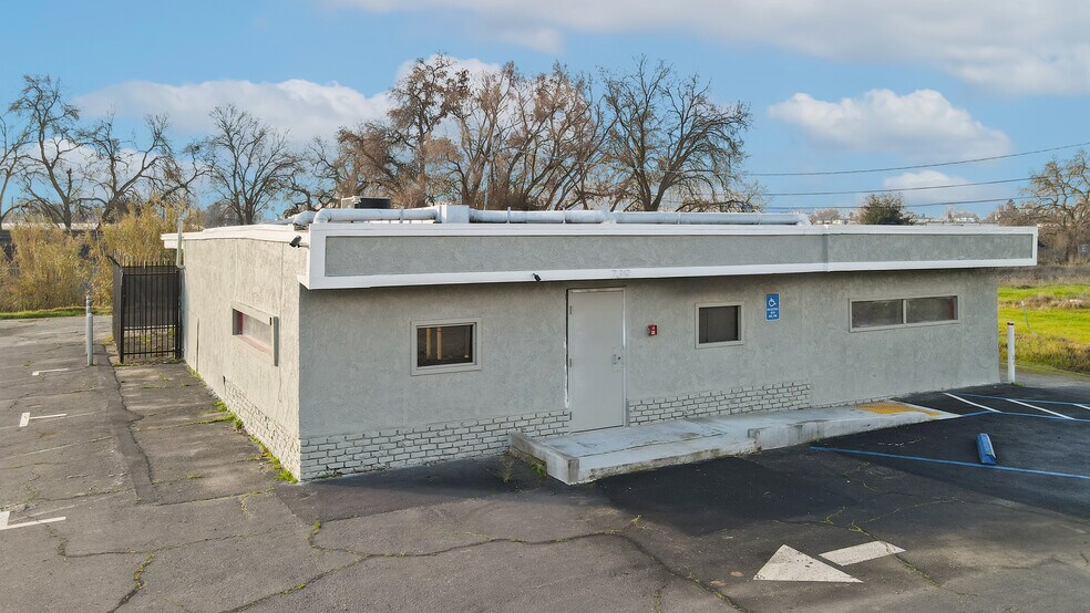 More Photos Of 739 W Sacramento Ave, West Sacramento Bar For Sale