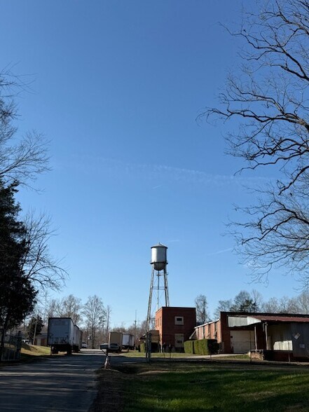 More Photos Of 2729 Ossipee Front St, Elon Truck Terminal For Sale