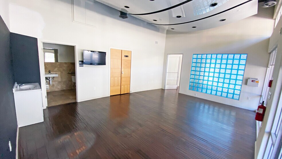 More Photos Of 2030 N Pacific Ave, Santa Cruz Apartments For Sale