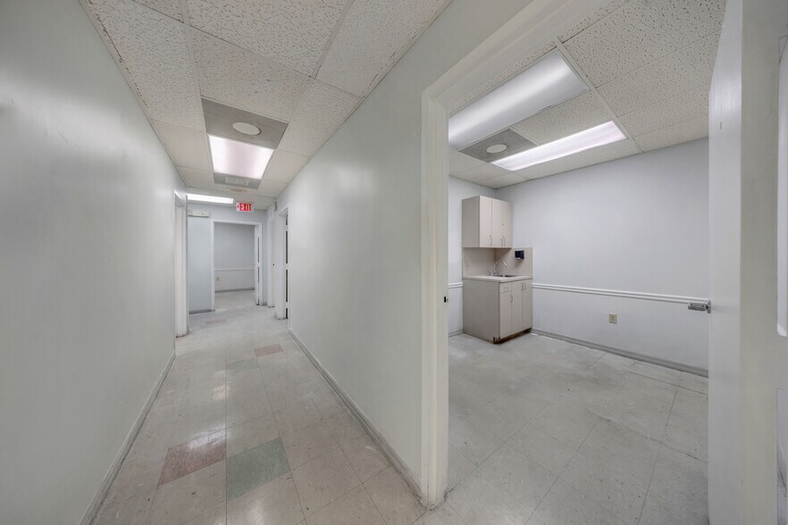 More Photos Of 2901 NW 17th Ave, Miami Office For Sale