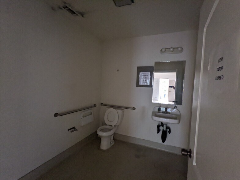 More Photos Of 1214 W Burbank Blvd, Burbank Loft Creative Space For Lease