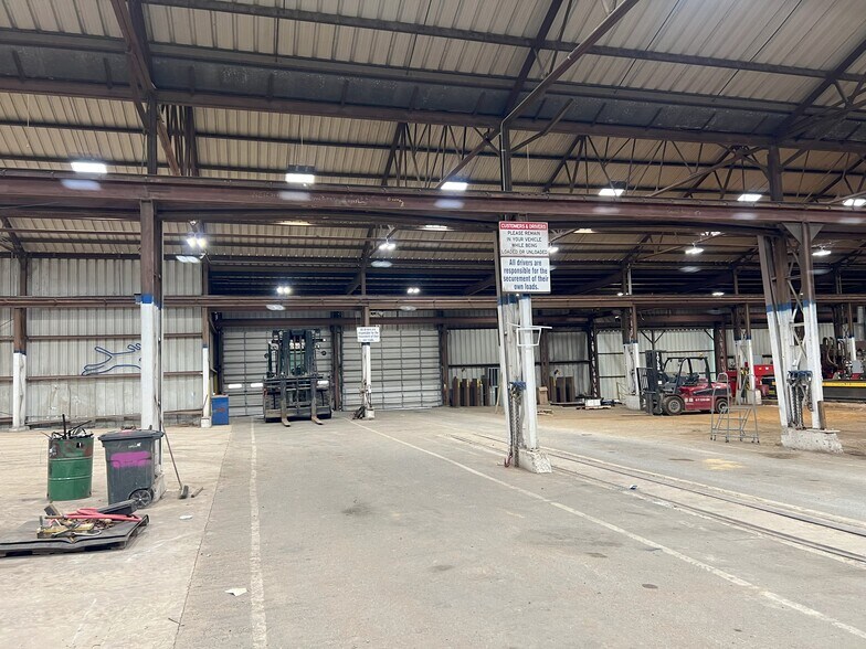More Photos Of 4302 W 70th St, Shreveport Warehouse For Sale