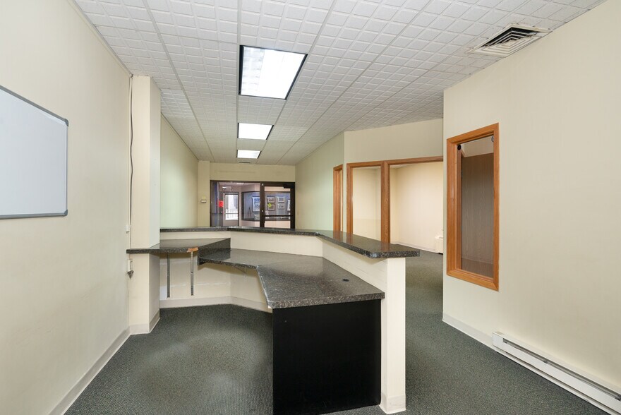 More Photos Of 323 W Superior St, Duluth Storefront Retail Office For Sale