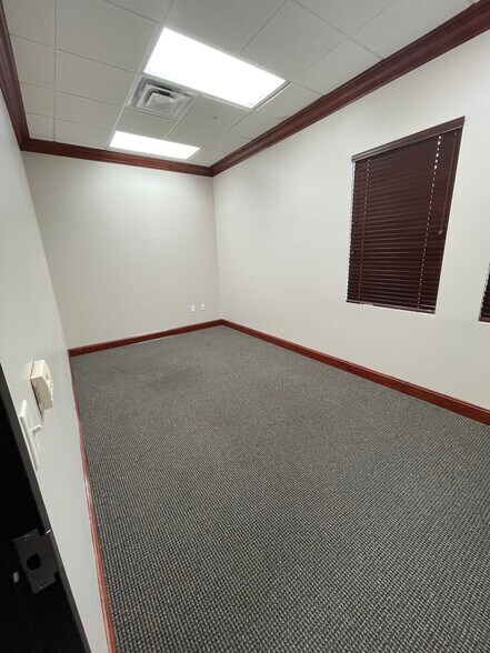 More Photos Of 7065 Westpointe Blvd, Orlando Medical For Sale