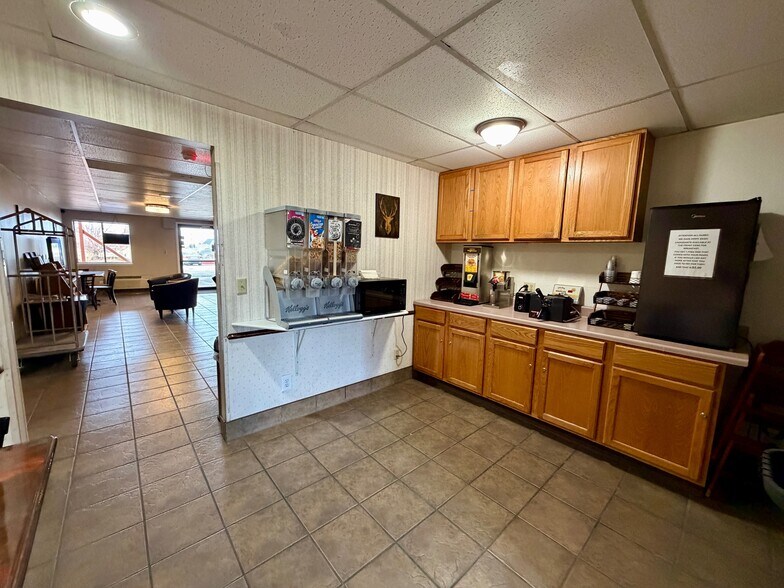 More Photos Of 1150 N Main St, Deer Lodge Hotel For Sale