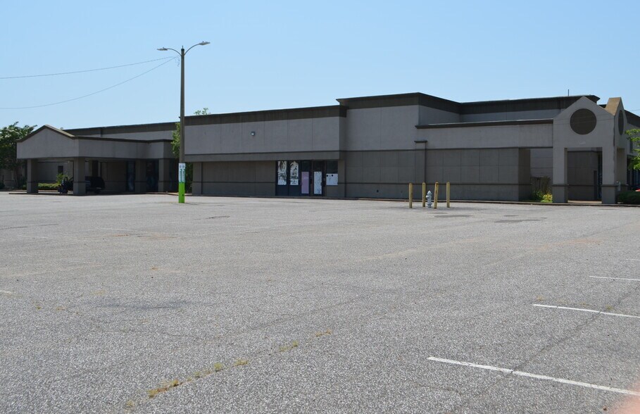 More Photos Of 2010 Stateline Rd W, Southaven Schools For Lease