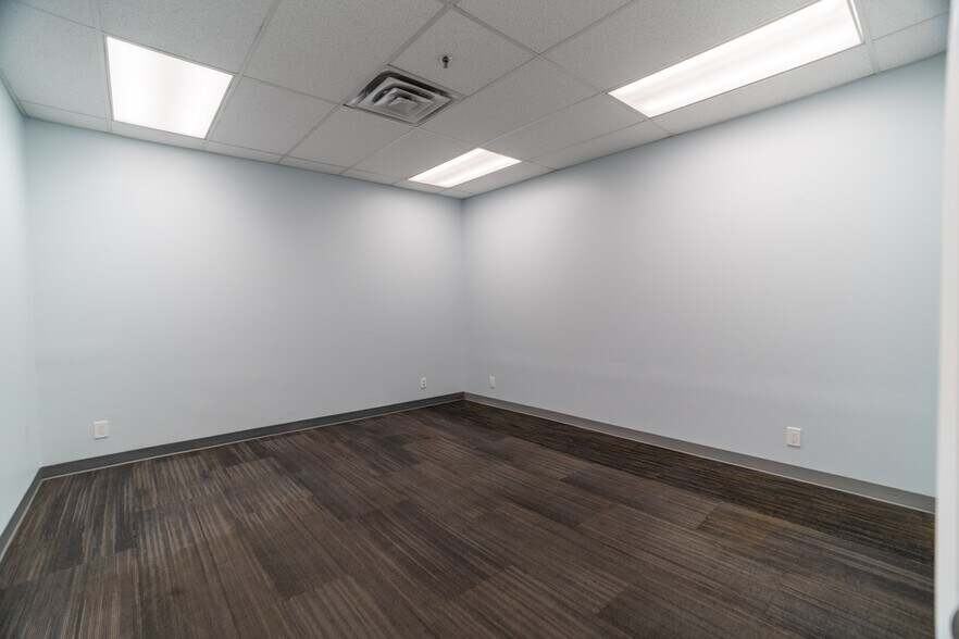 More Photos Of 125-127 Byassee Dr, Hazelwood Warehouse For Lease