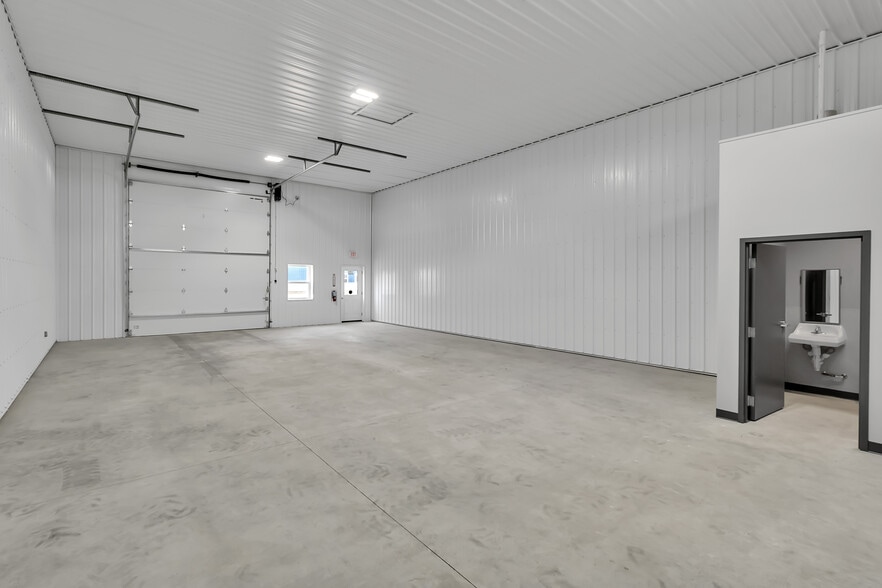 More Photos Of 800 Eastport Dr, Lancaster Unknown For Lease