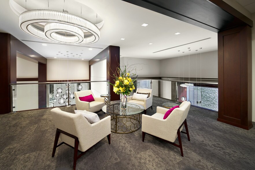 More Photos Of 77 W Wacker Dr, Chicago Office For Lease