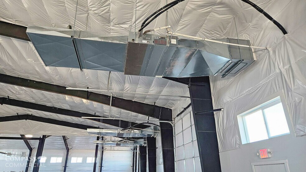 More Photos Of 35 Cherry Ln, Madras Warehouse For Lease