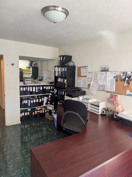 More Photos Of 711 W 17th St, Costa Mesa Light Manufacturing For Sale