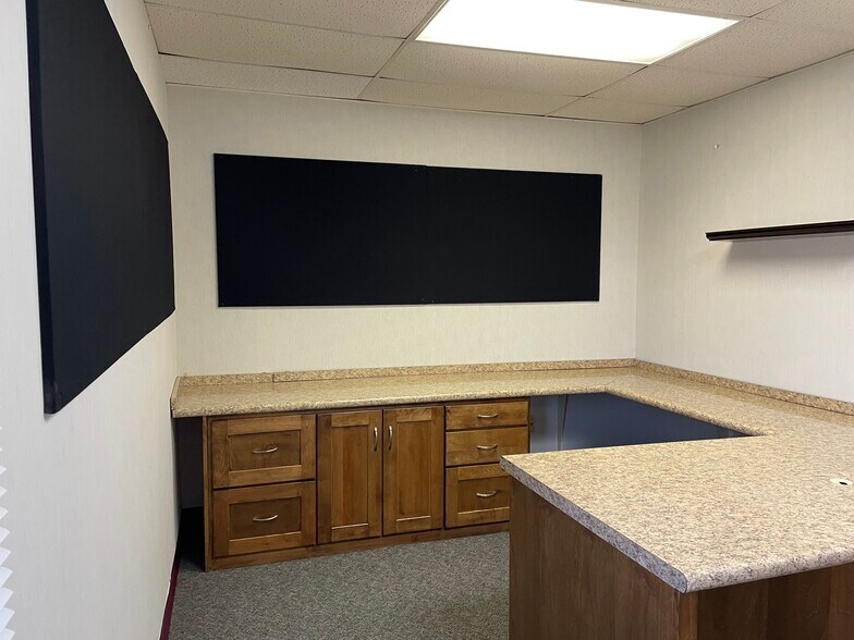 More Photos Of 19605 E 40 Hwy, Independence Warehouse For Sale