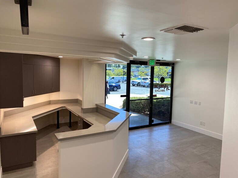 More Photos Of 23293 S Pointe Dr, Laguna Hills Medical For Lease