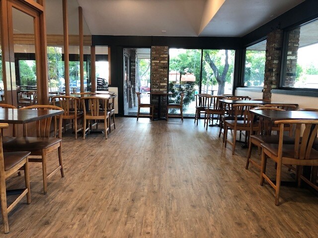 More Photos Of 10395 Rockingham Dr, Sacramento Restaurant For Lease