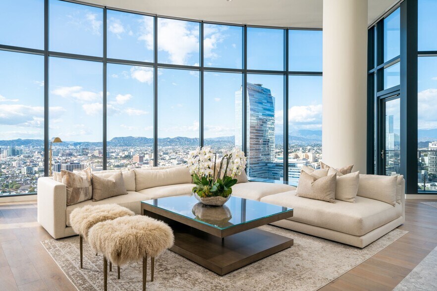 More Photos Of 1200 S Figueroa St, Los Angeles Apartments For Lease