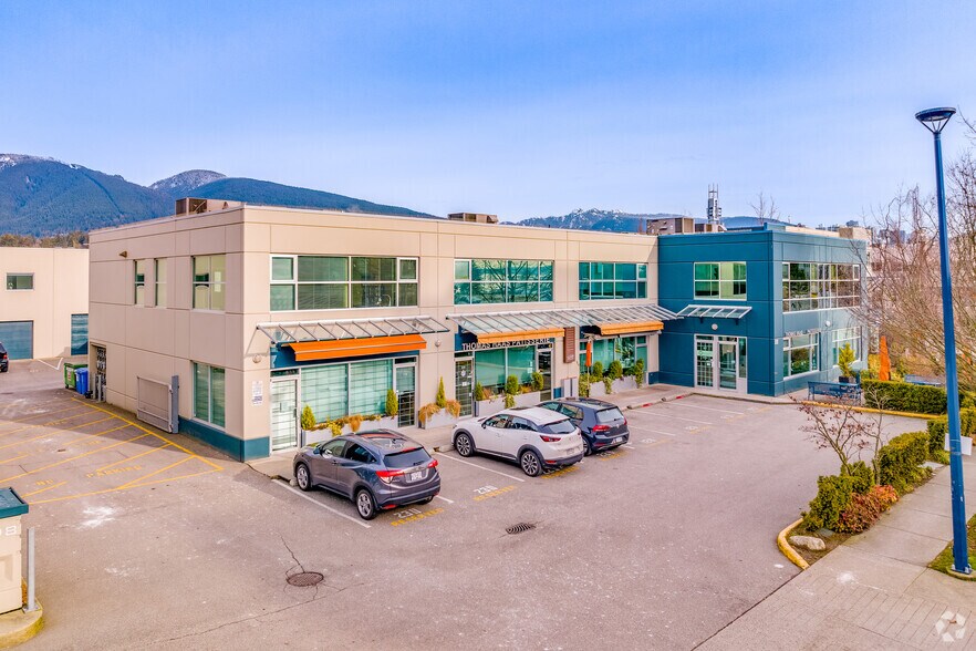 More Photos Of 998 Harbourside Dr, North Vancouver Showroom For Sale