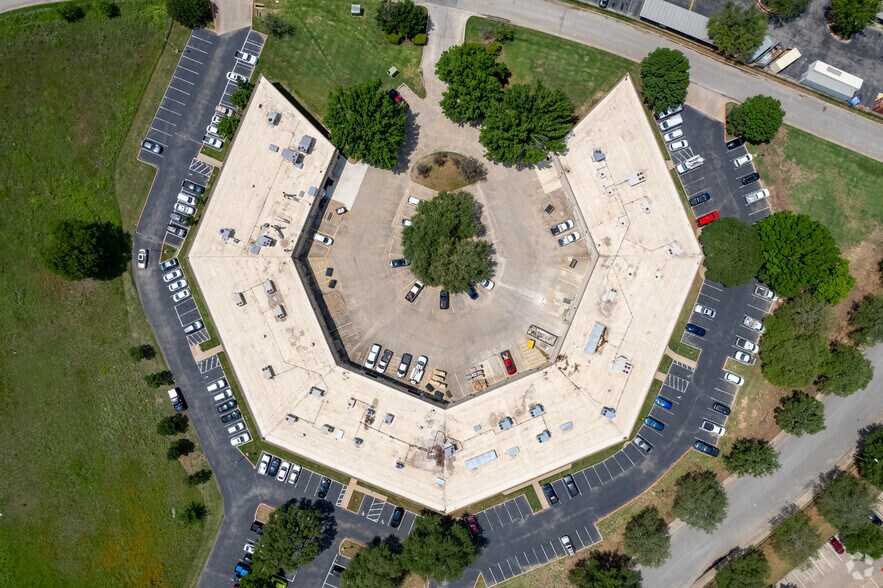 More Photos Of 14050 Summit Dr, Austin Light Distribution For Lease