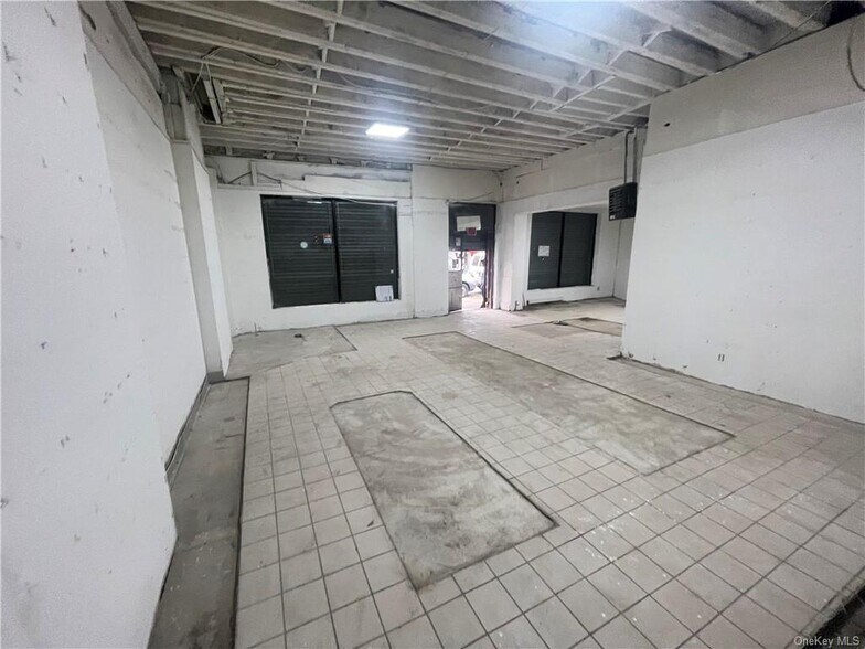 More Photos Of 654 Westchester Ave, Bronx Storefront For Sale