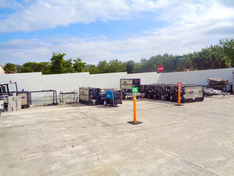 More Photos Of 12438-12440 Wiles Rd, Coral Springs Warehouse For Lease