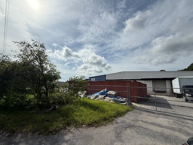 More Photos Of 2415 Whitfield Industrial Way, Sarasota Warehouse For Sale