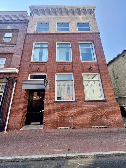 More Photos Of 210 Hale St, Charleston Office For Sale