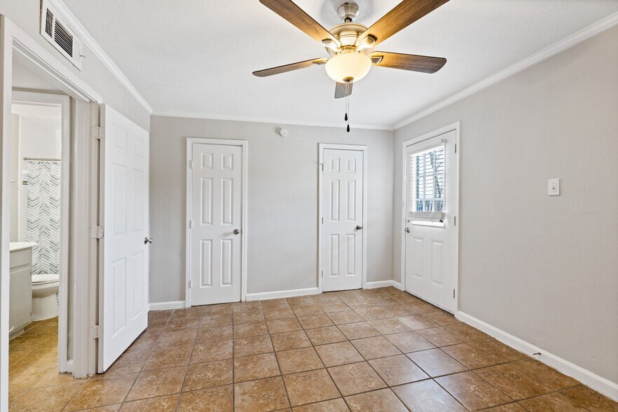 More Photos Of 3499 Evergreen Dr, Houston Apartments For Sale