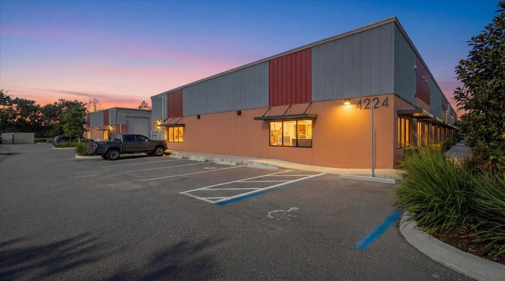 More Photos Of 4224 Solutions Ln, Bradenton Warehouse For Sale