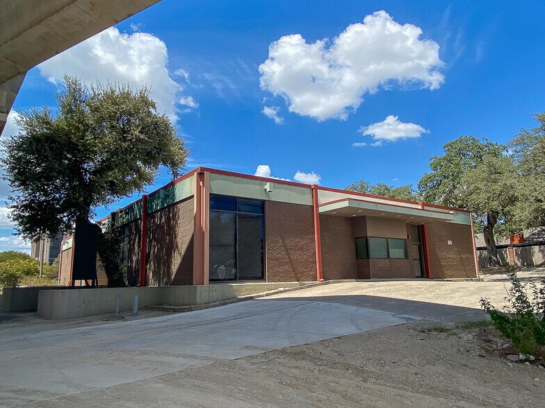 More Photos Of 510 E Anderson Ln, Austin Restaurant For Lease