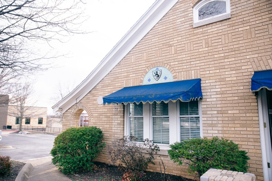 More Photos Of 355 N College Ave, Fayetteville Office Residential For Lease