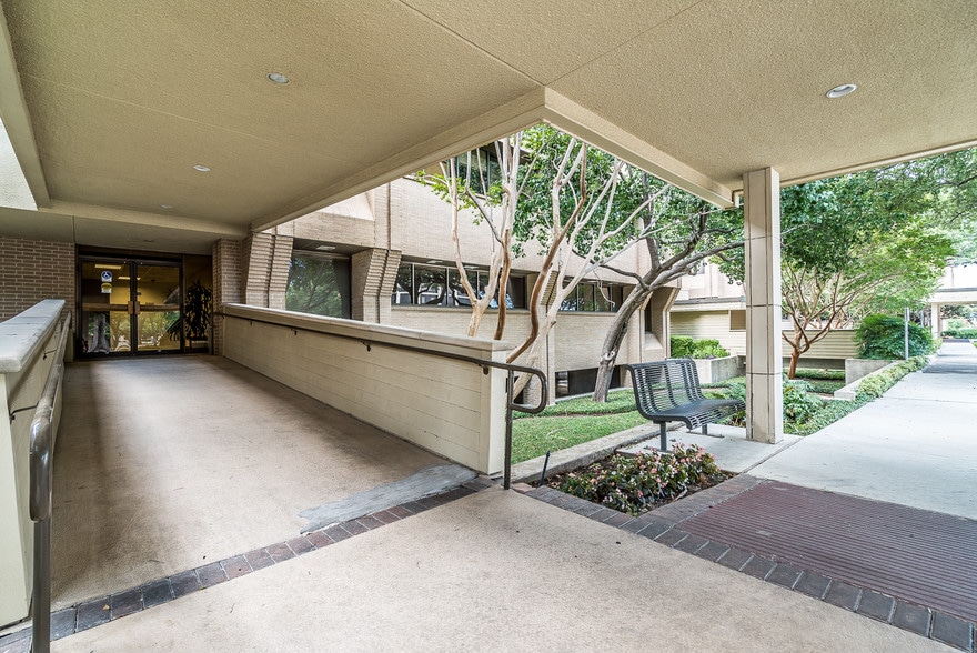 More Photos Of 8345 Walnut Hill Ln, Dallas Medical For Sale