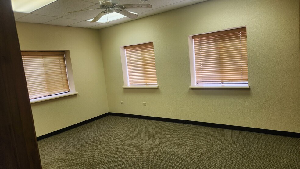 More Photos Of 9761 Titan Park Cir, Littleton Warehouse For Lease