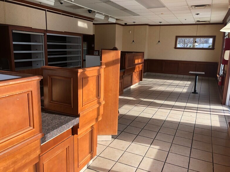 More Photos Of 711 Front St, Woonsocket Fast Food For Lease