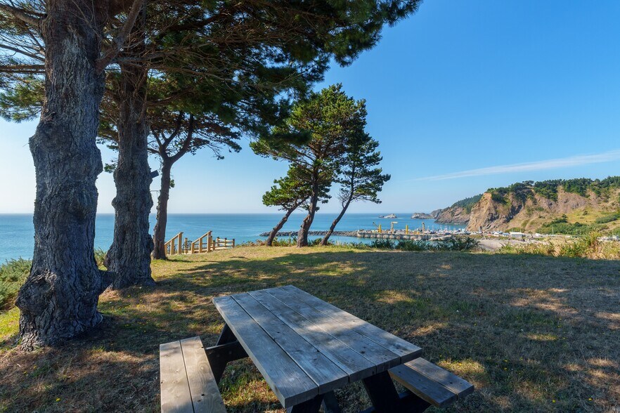 More Photos Of 409 Jackson St, Port Orford Specialty For Sale