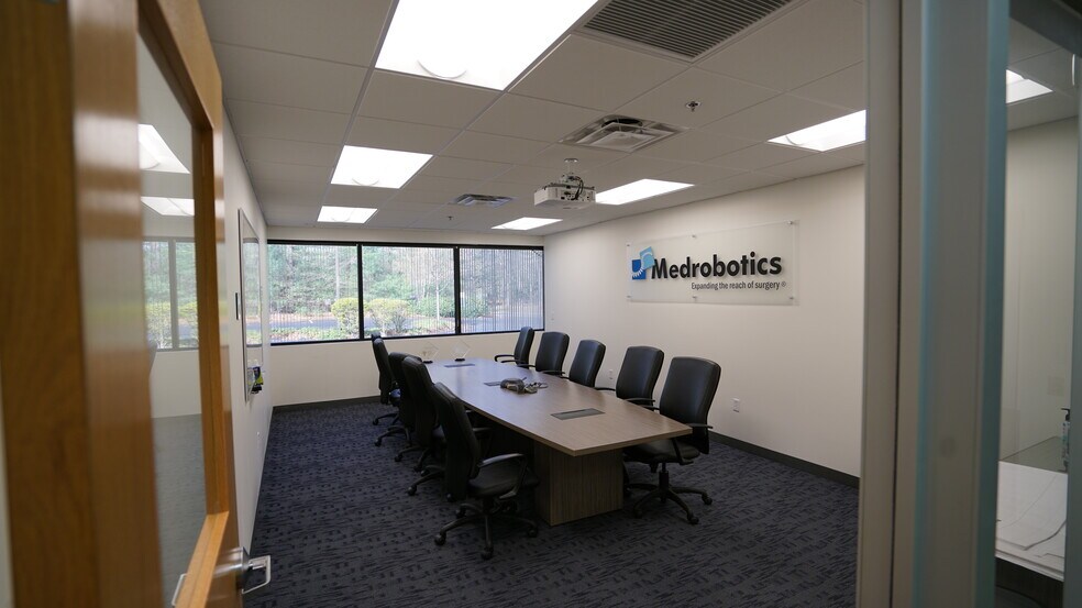 More Photos Of 475 Paramount Dr, Raynham Research And Development For Sale