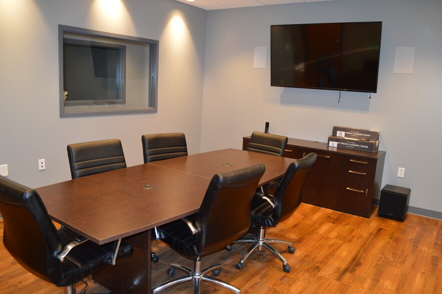 More Photos Of 3657 Old Getwell Rd, Memphis Warehouse For Sale