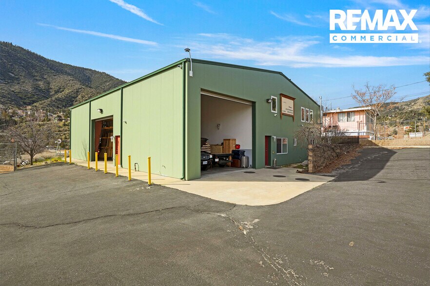 Primary Photo Of 3212 Mt Pinos Way, Frazier Park Light Manufacturing For Sale