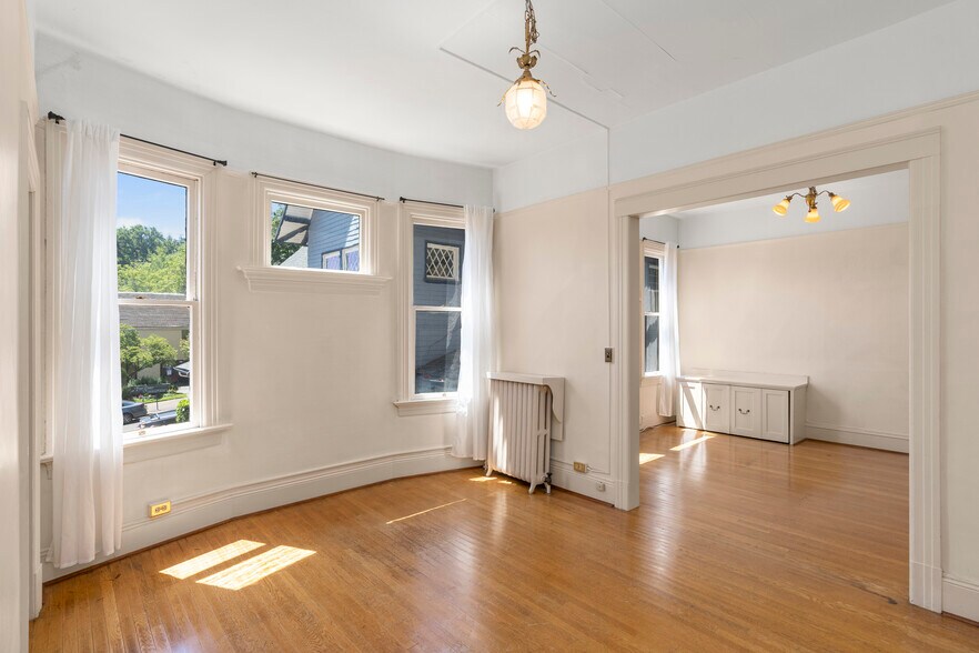More Photos Of 714-716 NW 24th Pl, Portland Apartments For Sale