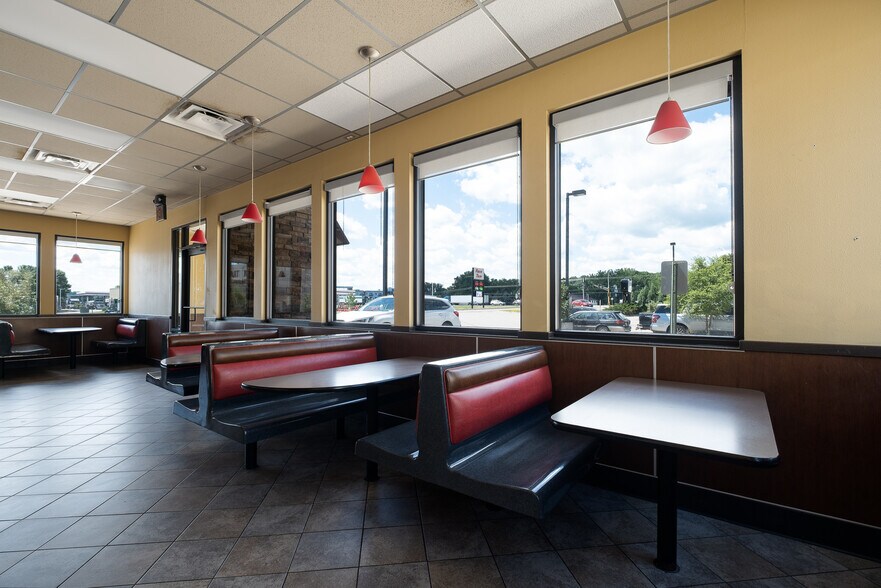 More Photos Of 101 W Lind St, Mankato Fast Food For Lease