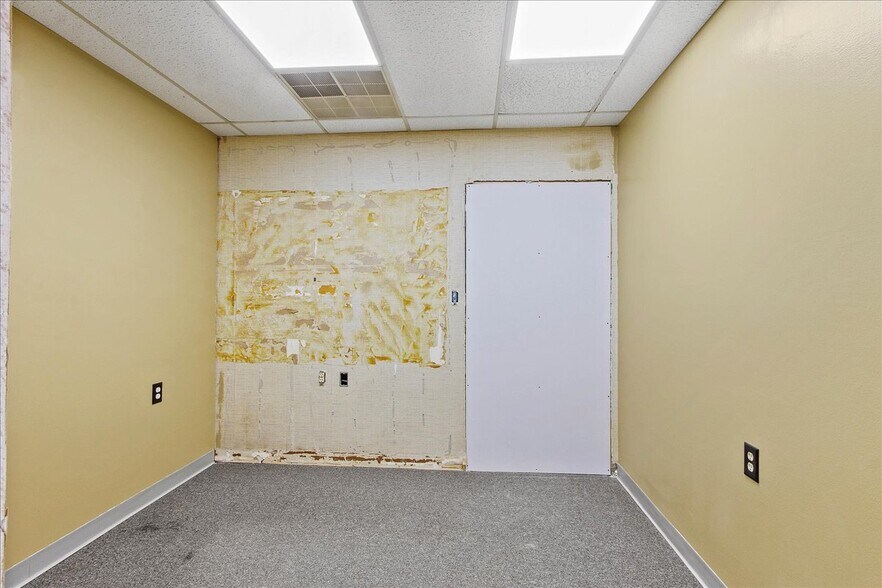 More Photos Of 6886 Wishart St, Huntsville Light Distribution For Lease