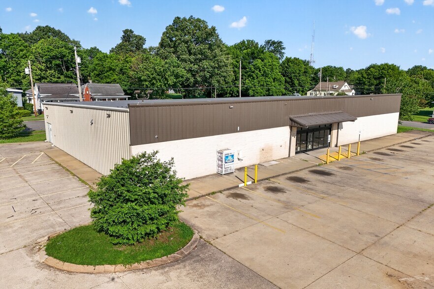More Photos Of 620 S 4th St, Paducah Freestanding For Sale